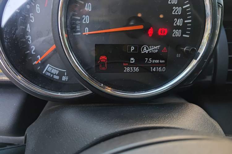 Used MINI 2020 1.5T COOPER Artist Five-Door Edition Odometer Close Up