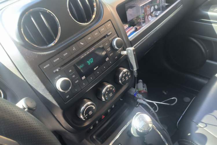 Used Jeep Compass 2013 2.0L Two-Wheel Drive Black Luxury Edition