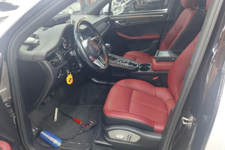 Used Porsche Macan 2018 Macan 2.0T Left Front Seat