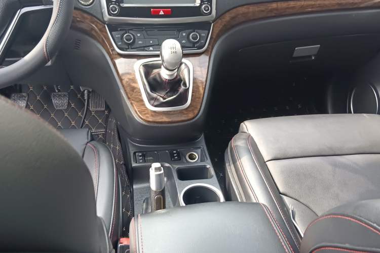 Used Haval H6 2015 Revised Version Sport Edition 1.5T Manual Transmission Two-Wheel Drive Elite Grade