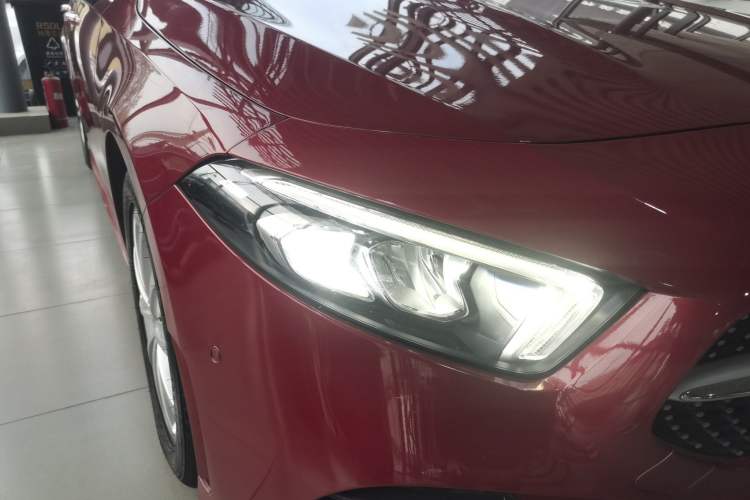 Used Mercedes-Benz A-Class 2020 Restyled A 200 L Sport Sedan Fashion Version Right Front Headlight