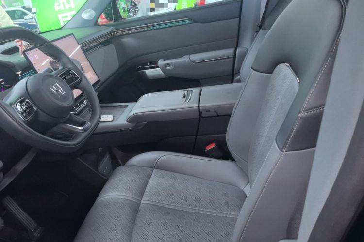 Used Zeekr 7X 2025 100 kWh Long-Range Rear-Wheel Drive with Intelligent Driving Features
