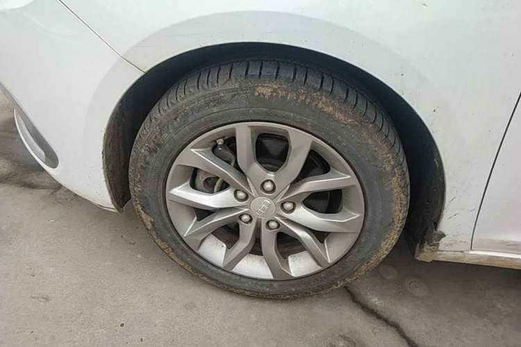 Used Geely Auto Emgrand GL 2017 1.3T Manual Elite Model Left Front Wheel Hub