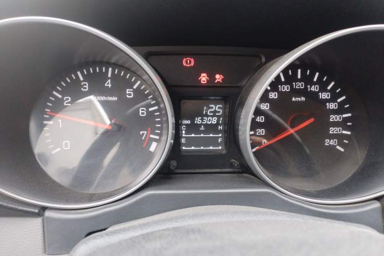 Used FAW Senya S80 2013 1.5L Manual 5-Seat Urban Fashion Edition Odometer Close Up