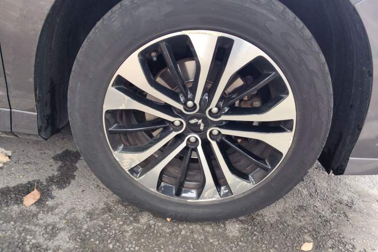 Used Wuling Victory 2020 1.5T CVT Flagship Edition Right Front Wheel Hub