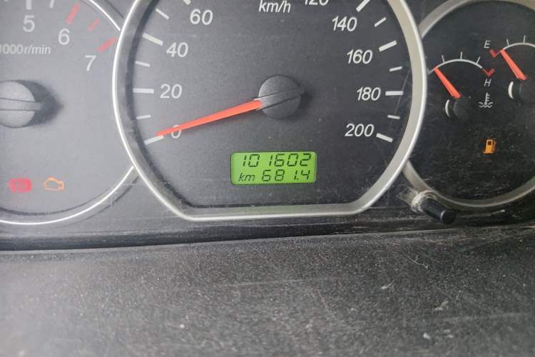 Used Wuling Hongguang 2015 1.2L S Base Model China V Standard Odometer Close Up