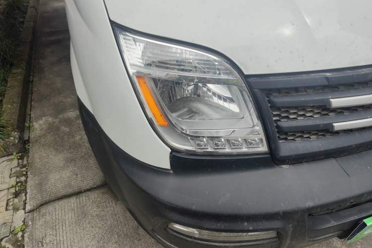 Used SAIC MAXUS Xintu V80 2019 2.5T Classic Model AMT Aoyuntong Long Wheelbase High-Roof 7-Seater