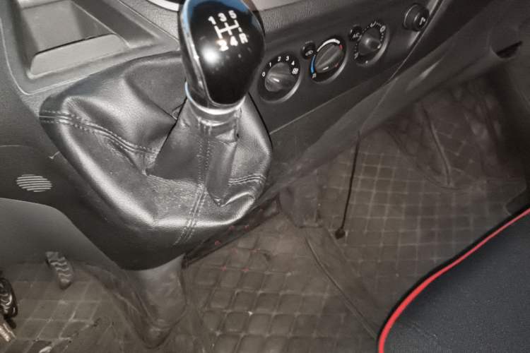 Used Ford Transit 2017 2.0T Diesel Multi-Function Commercial Vehicle Mid-Drive Mid-Roof China V Standard Gear Lever