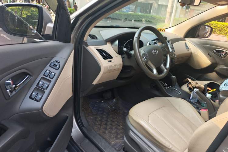 Used Hyundai ix35 2013 2.0L Automatic Two-Wheel Drive Smart GLS China IV Standard