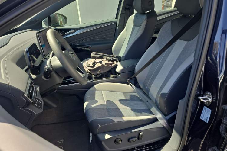 Used Volkswagen ID.4 CROZZ 2025 Pure Edition Left Front Seat