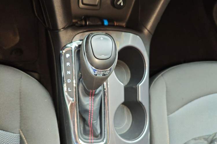 Used Chevrolet Cruze 2017 1.5L Automatic Pioneer Sunroof Edition Gear Lever