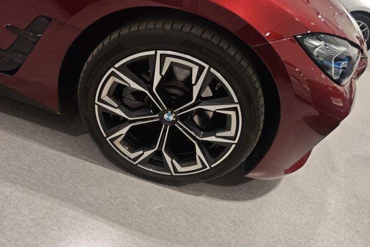 Used BMW 4 Series 2023 430i Gran Coupe M Sport Night Edition Right Front Wheel Hub