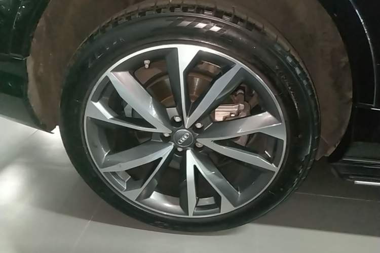 Used Audi Q7 2020 55 TFSI quattro S line sports model

