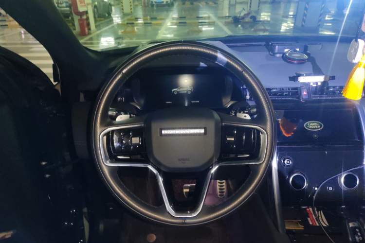 Used Land Rover Discovery Sport 2021 249 PS R-Dynamic SE Performance Tech Edition 5 Seats Steering Wheel