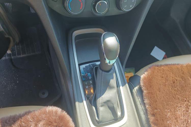 Used Chevrolet Monza 2021 320 Automatic Enjoyment Sunroof Edition Gear Lever