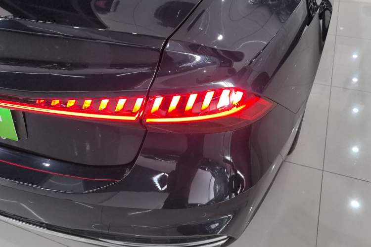 Used Audi A7L 2024 45TFSI quattro S-line Visionary Edition Flow Crystal Package