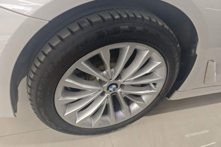 Used BMW 5 Series 2019 530Li Leading Model Luxury Package Left Front Wheel Hub