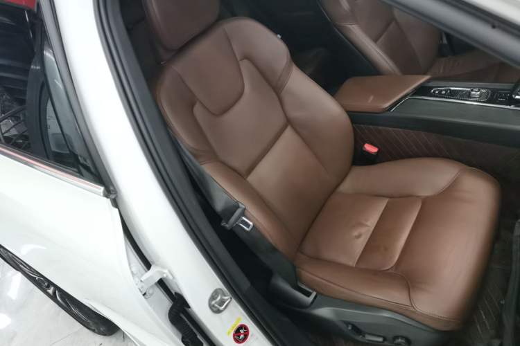 Used Volvo XC60 2023 B5 4x4 Smart Luxury Edition