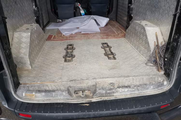 Used Ford Transit 2019 2.0T Diesel Multi-Purpose Commercial Vehicle Mid-Drive Mid-Roof 6-Seater China VI Standard Trunk