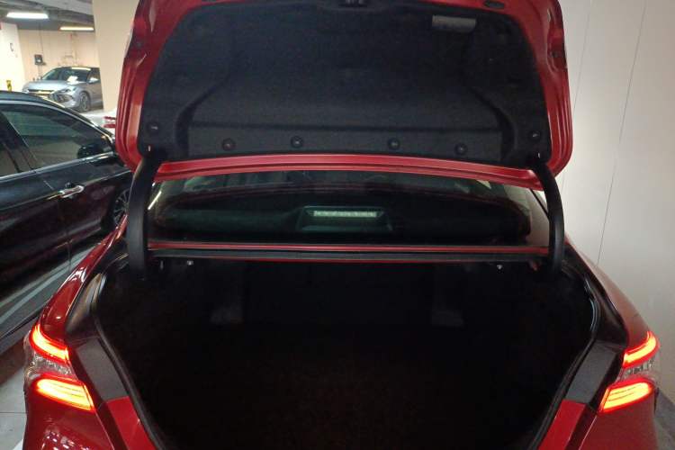 Used Toyota Camry 2018 2.0S FENGSHANG Edition Trunk