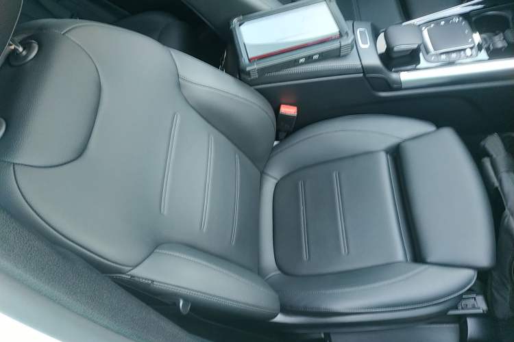 Used Mercedes-Benz GLA 2020 GLA 200 Right Front Seat