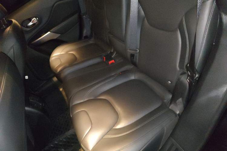 Used Jeep Cherokee 2020 2.0T Two-Wheel Drive Leading Edition