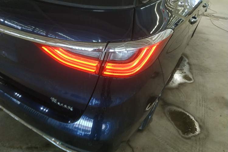 Used BYD Song MAX 2018 1.5T Automatic Smart Connect Elite Model with 6 Seats Right Rear Taillight