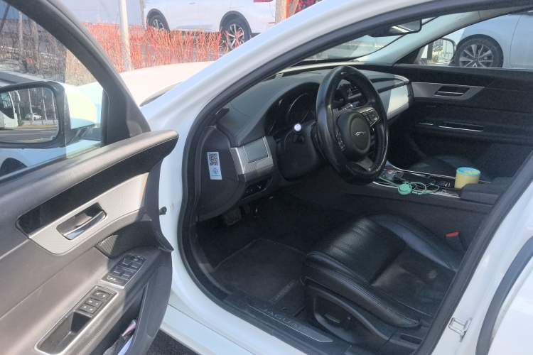 Used Jaguar XF 2016 XF 2.0T Two-Wheel-Drive Luxury Edition