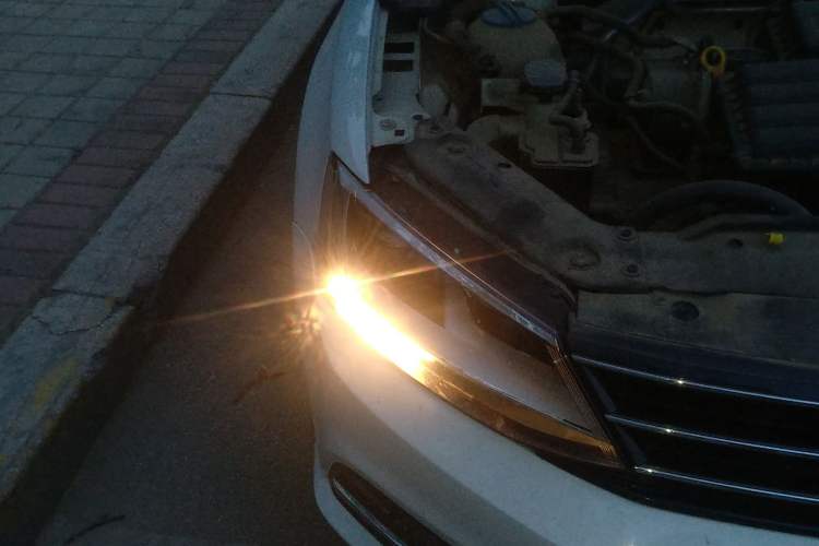 Used Volkswagen Sagitar 2015 1.6L Automatic Comfort Model Right Front Headlight