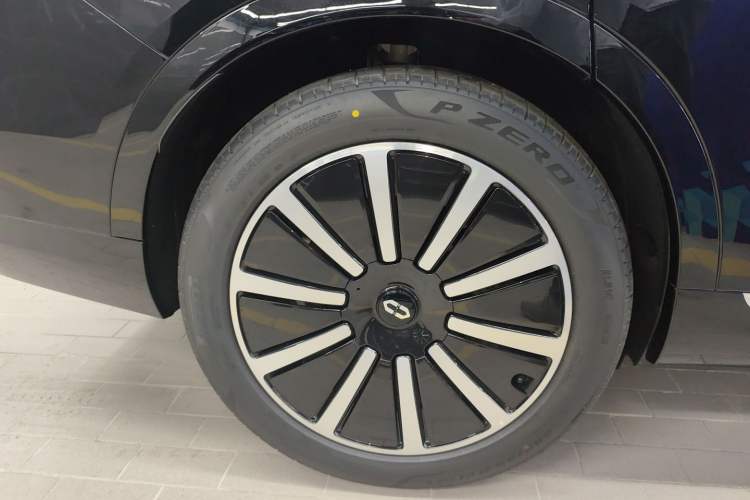 Used Hima AITO M9 2024 Range-Extended Ultra Version 42 kWh 6-Seater Model Right Rear Wheel Hub