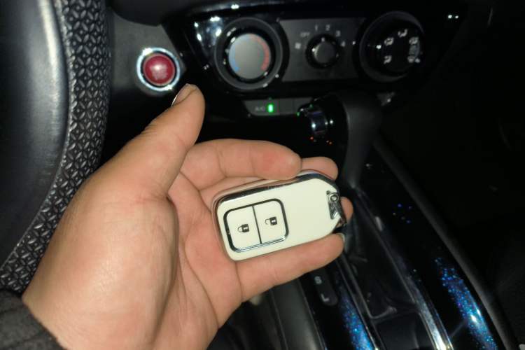 Used Honda Vezel 2017 1.8L CVT Front-Wheel Drive Pioneer Edition Vehicle Key