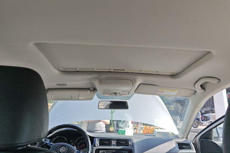 Used Volkswagen Sagitar 2015 230TSI Automatic Comfort Version Headliner