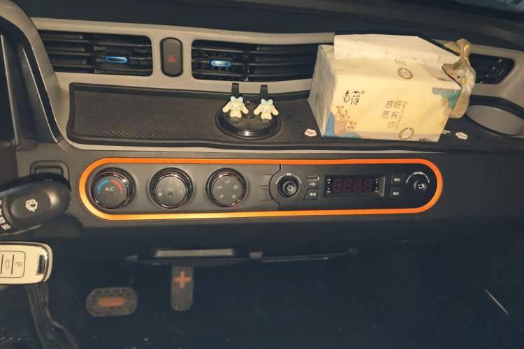 Used Wuling Hongguang MINIEV 2022 Zizai Version Lithium Iron Phosphate Audio And AC Panel