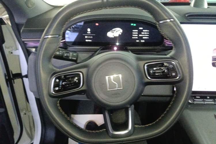 Used Zeekr 7X 2025 100 kWh Long-Range Rear-Wheel Drive with Intelligent Driving Features