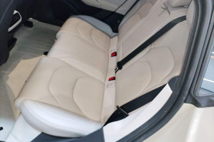 Used Xiaomi Auto SU7 2024 Four-Wheel Drive Ultra-Long Range Advanced Intelligent Driving Max Edition
