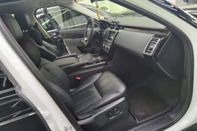 Used Land Rover Discovery 2017 3.0 SC V6 SE
