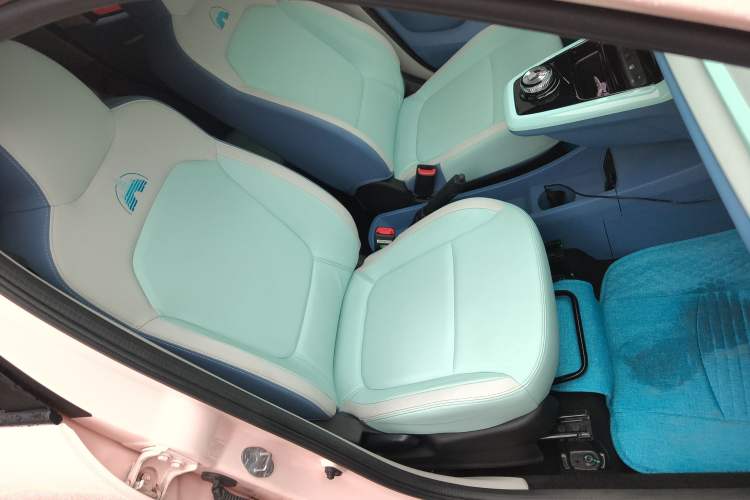 Used Dongfeng NAMMI BOX 2022 Chasing Wind Edition 331 km Standard Model Right Front Seat