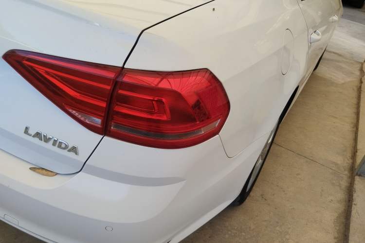 Used Volkswagen Lavida 2018 Classic 1.5L Manual Fashion Edition China VI Standard Right Rear Taillight