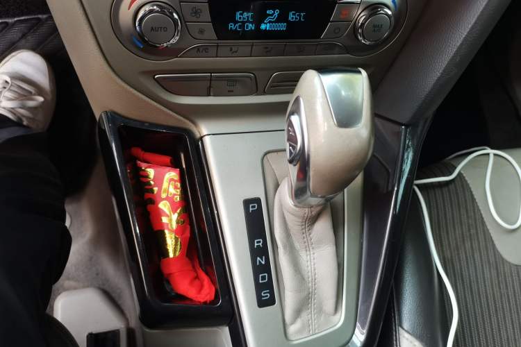 Used Ford Focus 2012 Hatchback 1.6L Automatic Fashion Edition Gear Lever