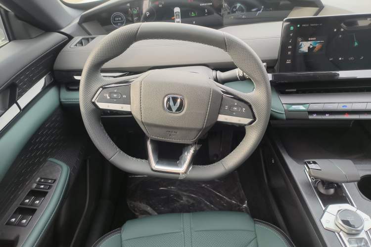 Used Changan UNI-V iDD 2024 Blue Whale Smart Electric iDD 136km ZhiKu Model