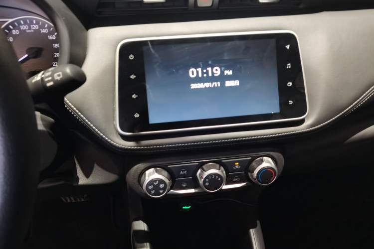 Used Nissan Kicks 2018 1.5L CVT Smart Connect Luxury Edition Audio And AC Panel