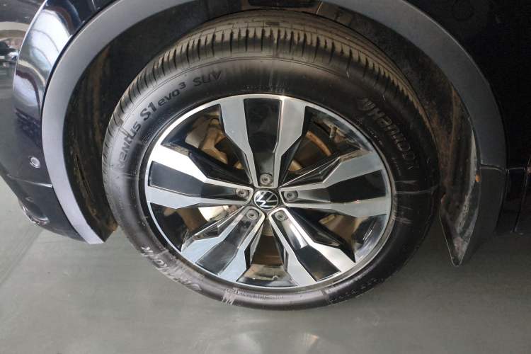 Used Volkswagen Tiguan L 2024 Outstanding Model 330TSI Automatic Two-Wheel Drive R-Line Dragon Glory Edition