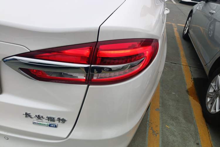 Used Ford Mondeo 2020 EcoBoost 180 Stylish Model Right Rear Taillight