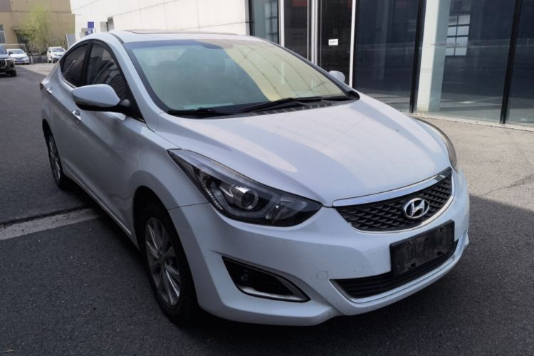 Used Hyundai Elantra (5th Generation / Langdong) 2016 1.6L Manual Luxury Model Front Right 45 Deg