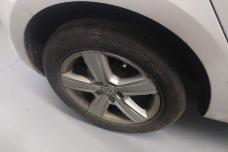 Used Volkswagen Golf 2017 230TSI Automatic Comfort Edition – Celebrating Milestone of One Million Units Right Rear Wheel Hub