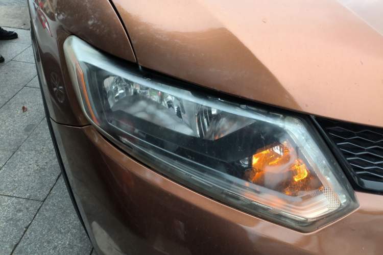 Used Nissan X-Trail 2015 2.0L CVT Comfort MAX Edition 2WD Right Front Headlight