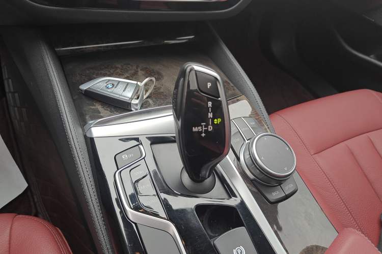 Used BMW 5 Series 2018 Restyled 530Li Leading Edition M Sport Package
