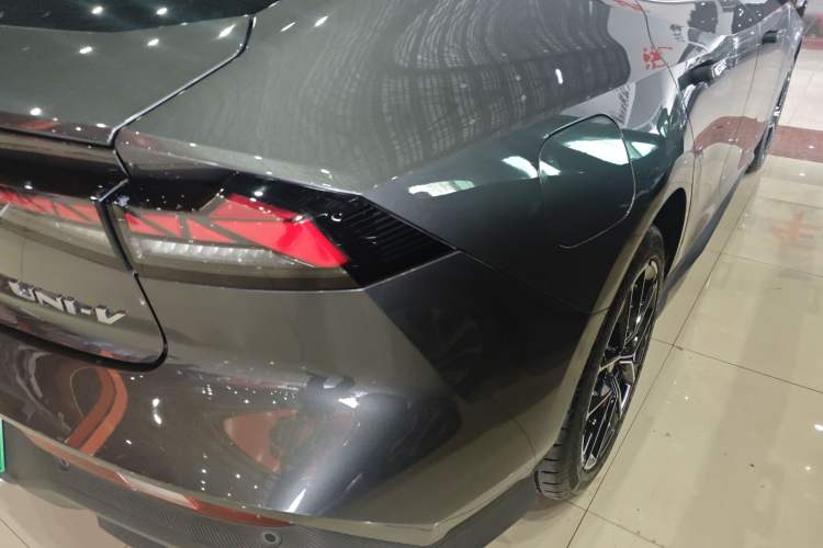 Used Changan UNI-V iDD 2024 Blue Whale Smart Electric iDD 136km ZhiKu Model