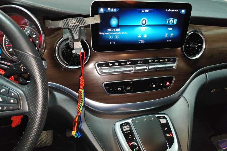 Used Mercedes-Benz V-Class 2021 V 260 Avantgarde Edition