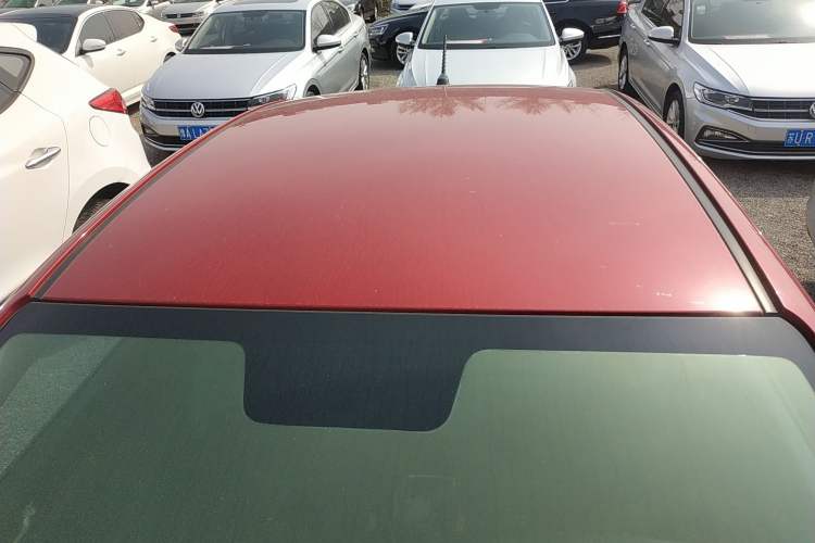 Used Hyundai Verna (older generation) 2020 1.4L Manual GL Refreshed Edition Roof